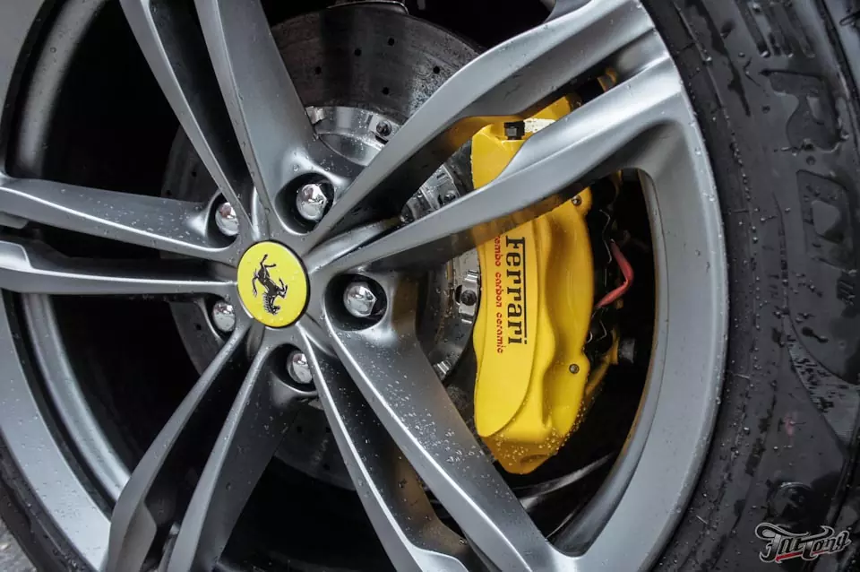 Ferrari GTC4Lusso. Окрас суппортов в желтый с изготовлением логотипов!
